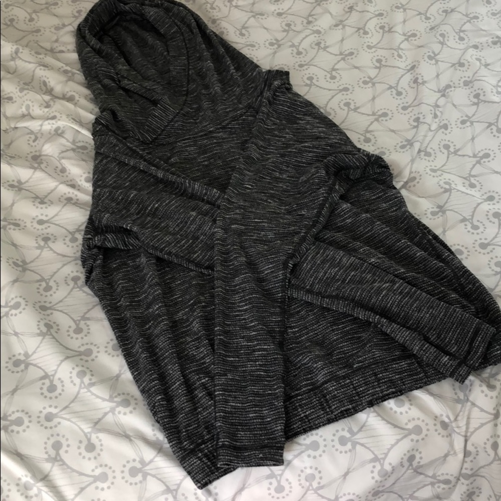 LULULEMON size 6 women’s herringbone pullover